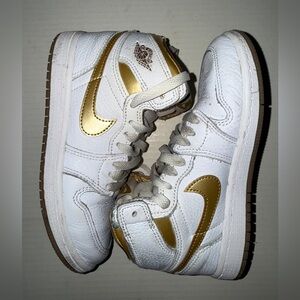 White and gold boys AJ1 (size 1)